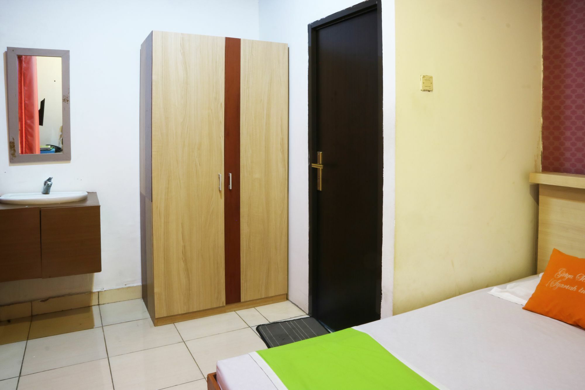 Seungit Syariah Inn Tebet Mitra Reddoorz Yakarta Exterior foto