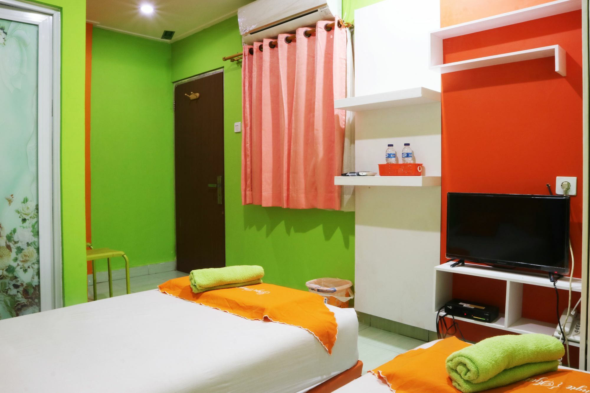 Seungit Syariah Inn Tebet Mitra Reddoorz Yakarta Exterior foto